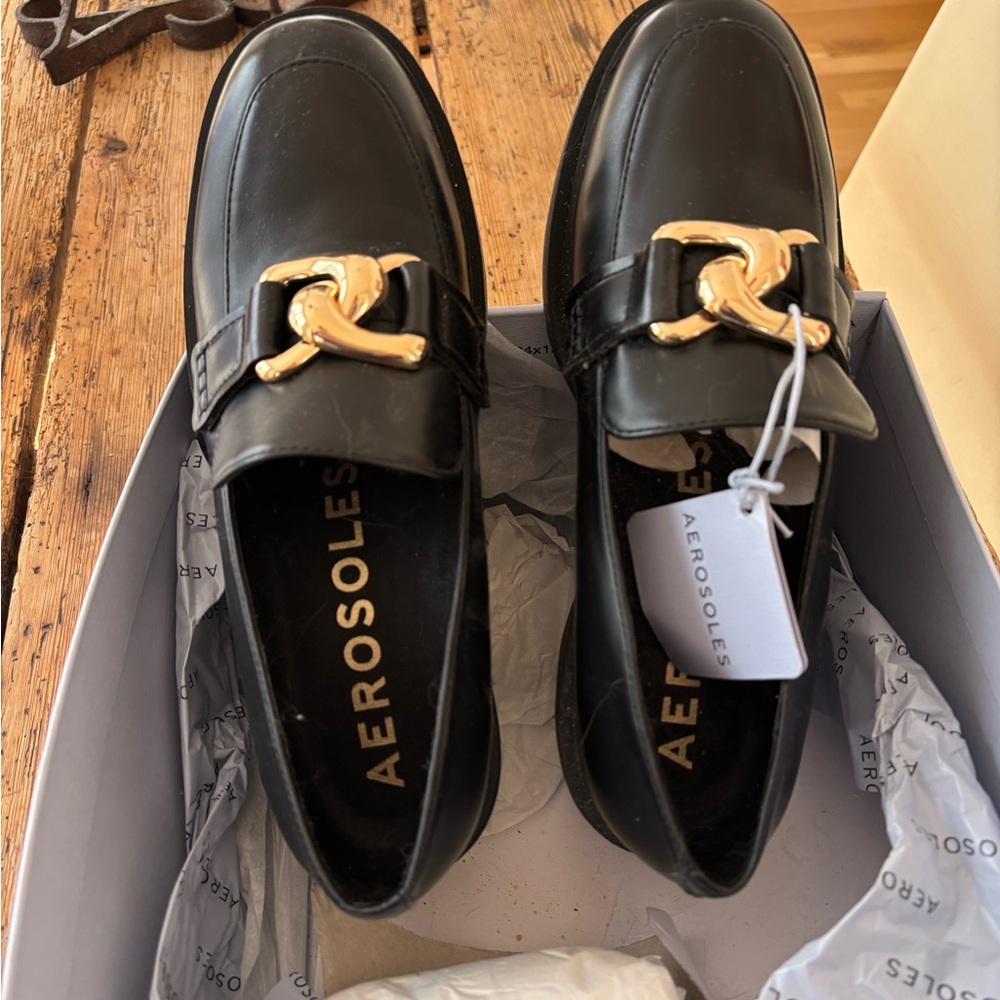 AEROSOLES Black Loafers with Gold Detail